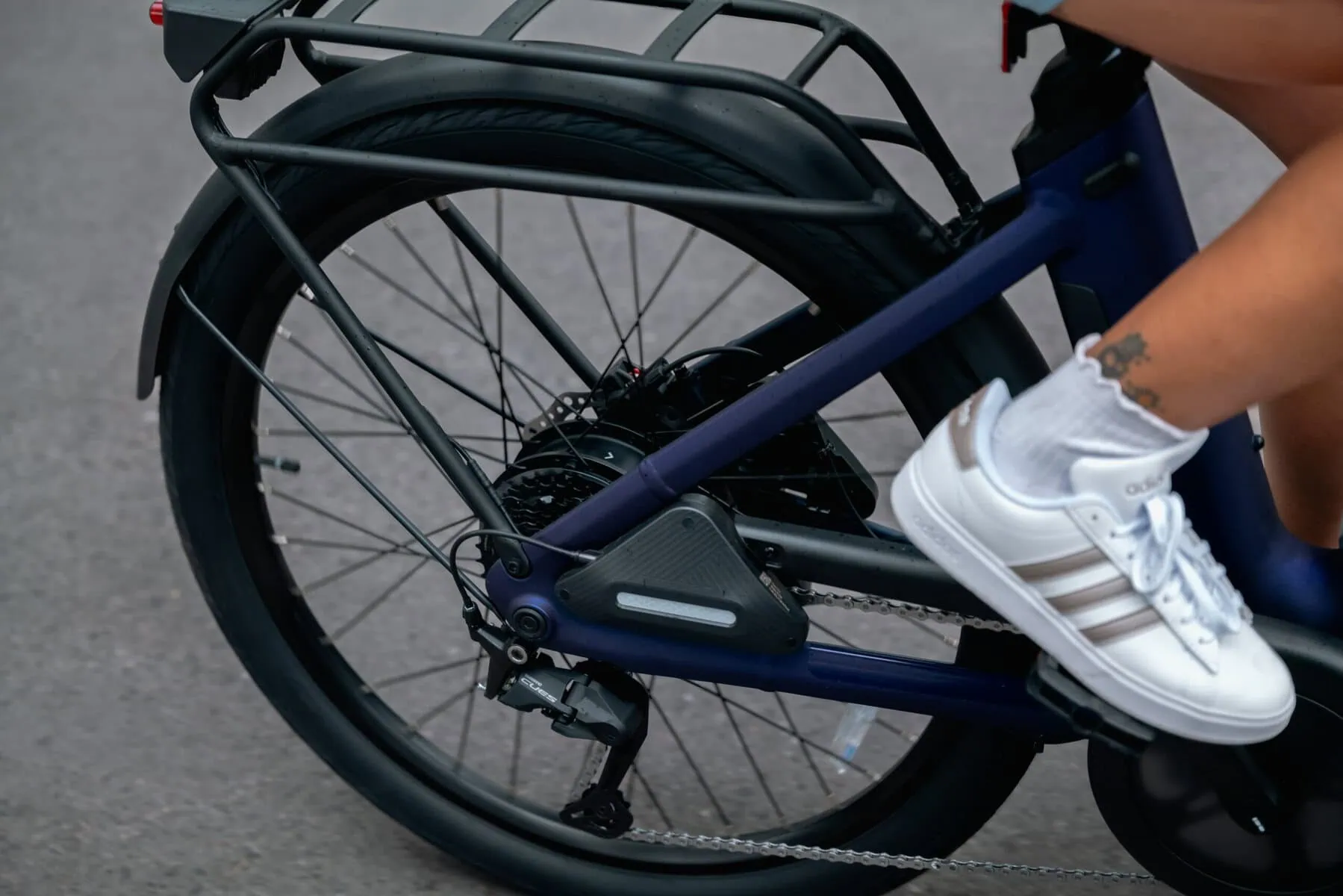 Segway Ebike Myon Blue Woman riding pedal and motor and eshiftclose up